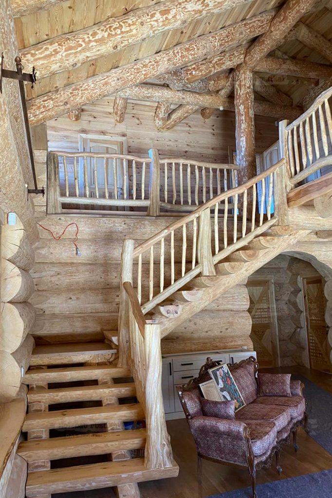 Blockhaus Ranch Lavanda 2023 Naturstamm-Treppe