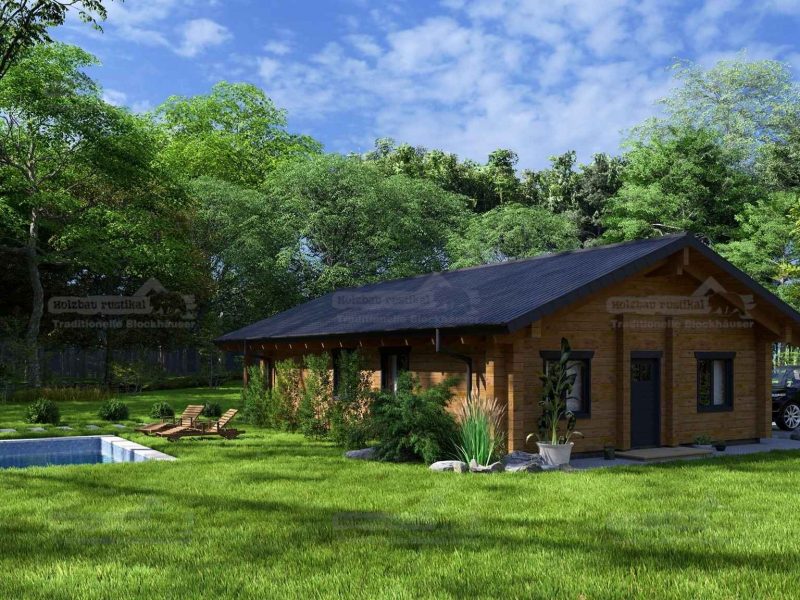 Eingang des Blockbohlenhauses Lausitz mit überdachtem Eingangsbereich und gepflegter Gartenanlage